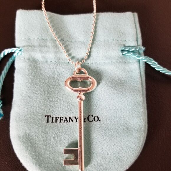 Tiffany & Co. Large Oval Key Necklace - Picture 3 of 6